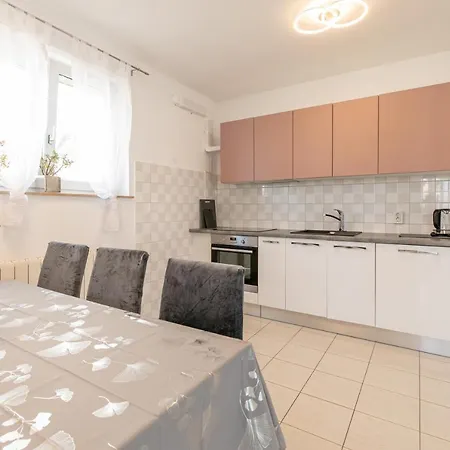 Tina Stinjan Apartment Pula