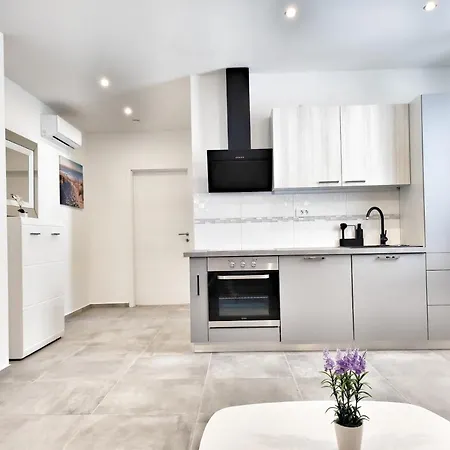 Apartment Tina Stinjan *