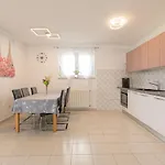 Tina Stinjan Apartment Pula