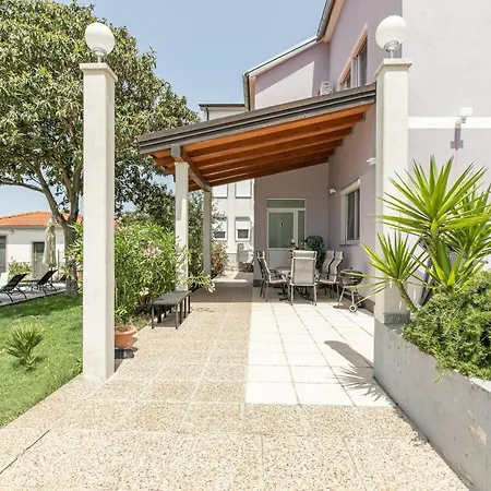 Tina Stinjan Lägenhet *