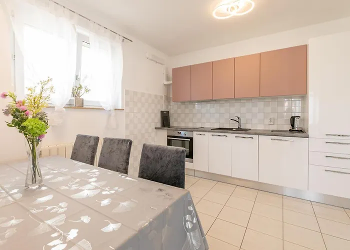 Tina Stinjan Apartment Pula